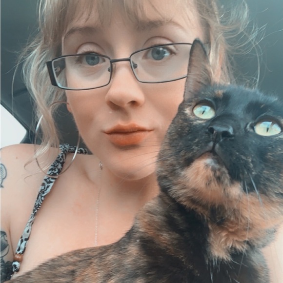 Meet your Posher, April - Picture 1 of 1